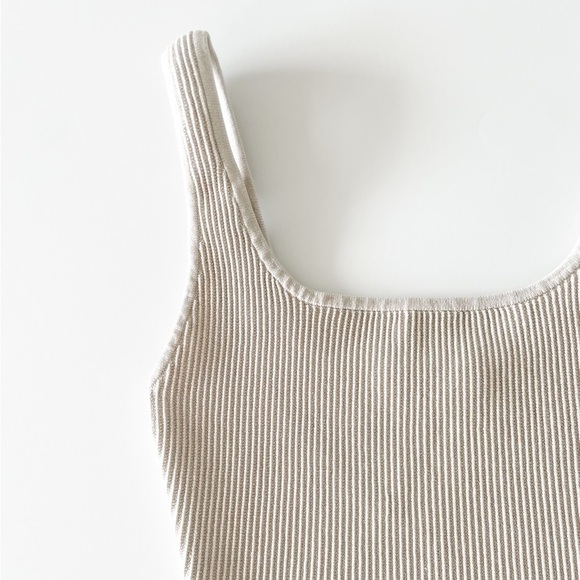 Babaton Sculpt Knit Cropped Tank (matte pearl) - Picture 6 of 8